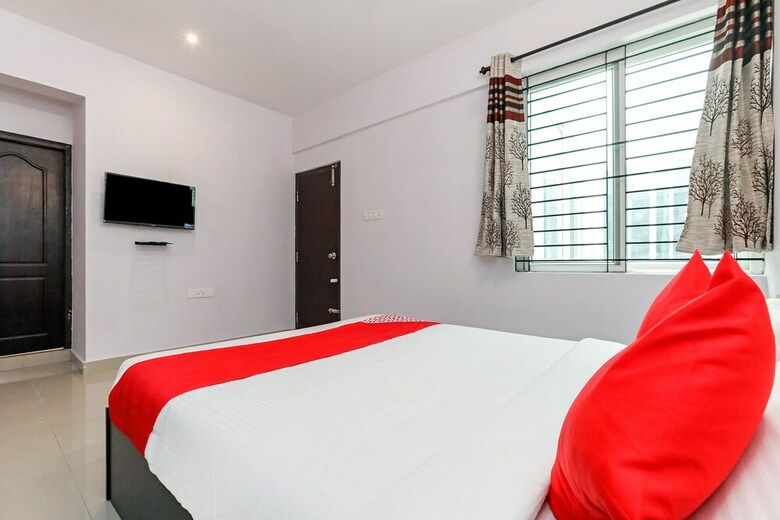 Hotel Oyo 29135 Breeze Inn