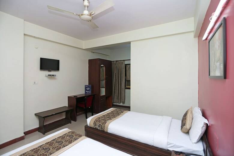 Oyo Flagship 26480 Hotel Nisa