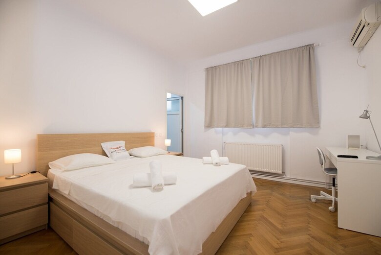 Apartment Batistei Near Old Town