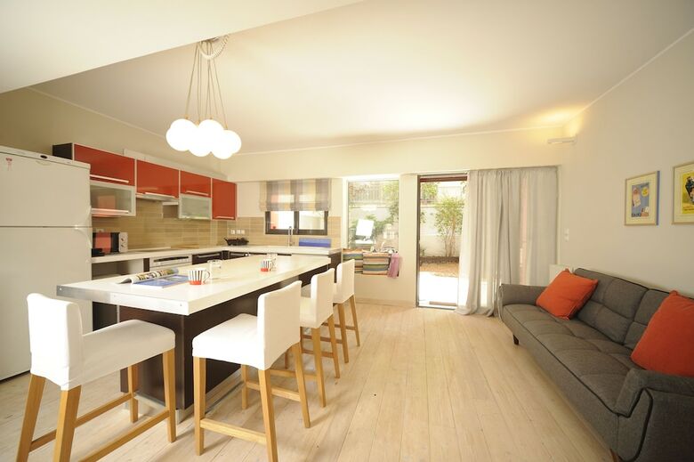 Koukaki Garden Escape Child Friendly Apartment