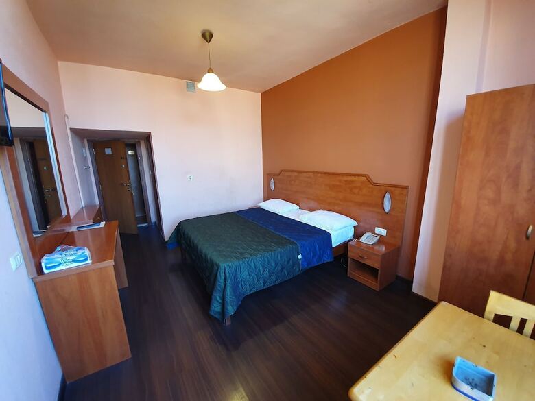 Green Hill Hotel