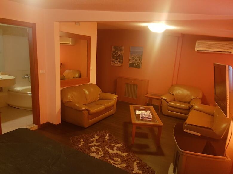 Green Hill Hotel
