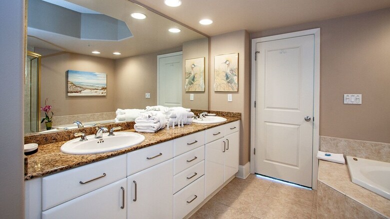 Marvelous Two Bedroom/two Bathroom - Unit Crb1008