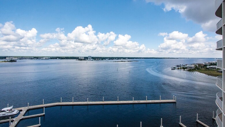 Corner Condo With Panoramic Views - Unit Crd1102