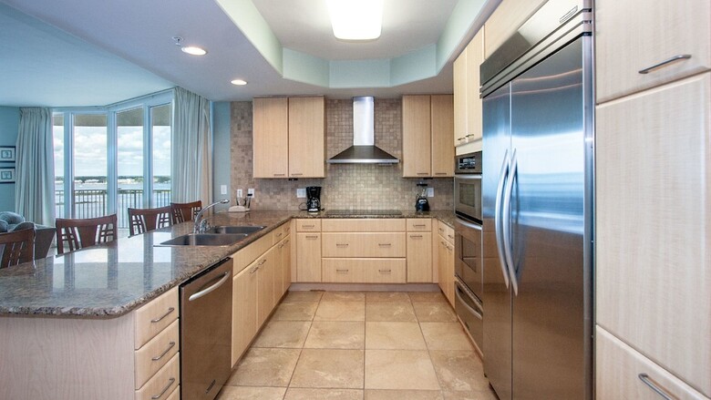 Corner Condo With Panoramic Views - Unit Crd1102