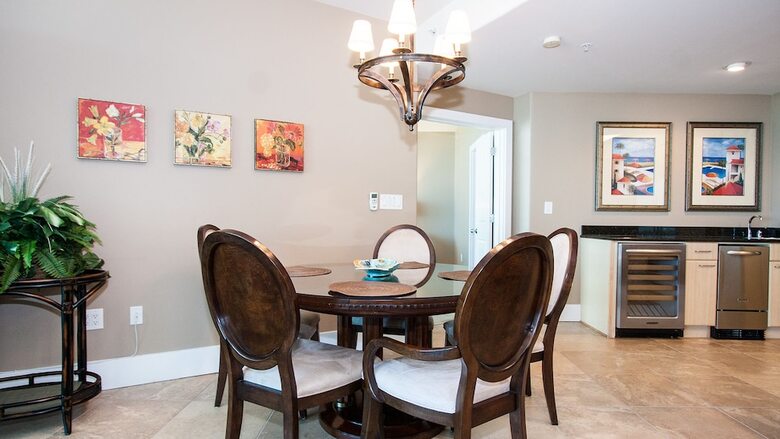 Poolside Views Two Bedroom Two Bathroom - Unit Crd1016