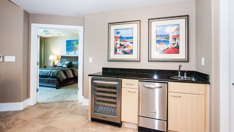 Poolside Views Two Bedroom Two Bathroom - Unit Crd1016