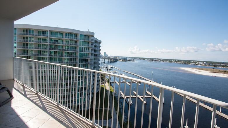 Tranquil Condo With Wraparound Balcony - Unit Crc1002