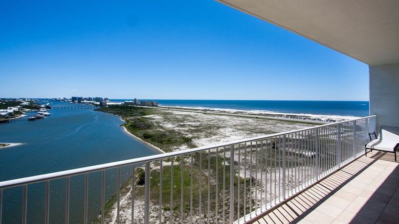 Two Bedroom Condo With Magnificent View - Unit Crd1108