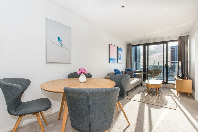 Jht  2 Brm Apartment Skytower Sea View