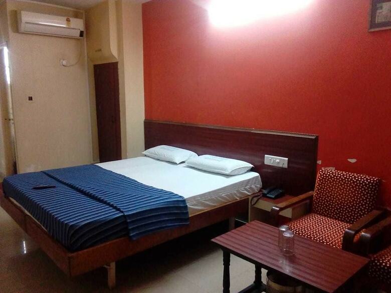 Hotel Iroomz Chalukya Residency