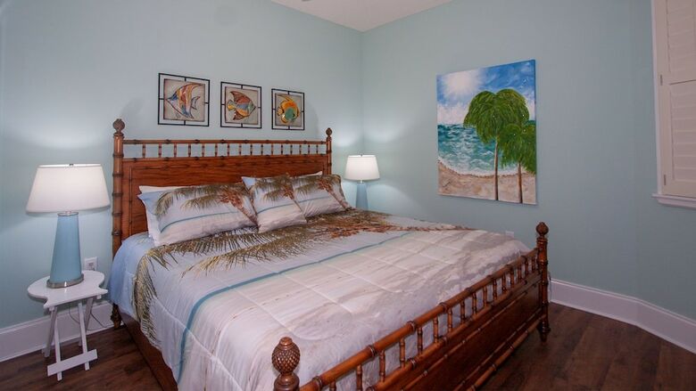 Beach Condo Overlooking The Bay - Unit Crb0806