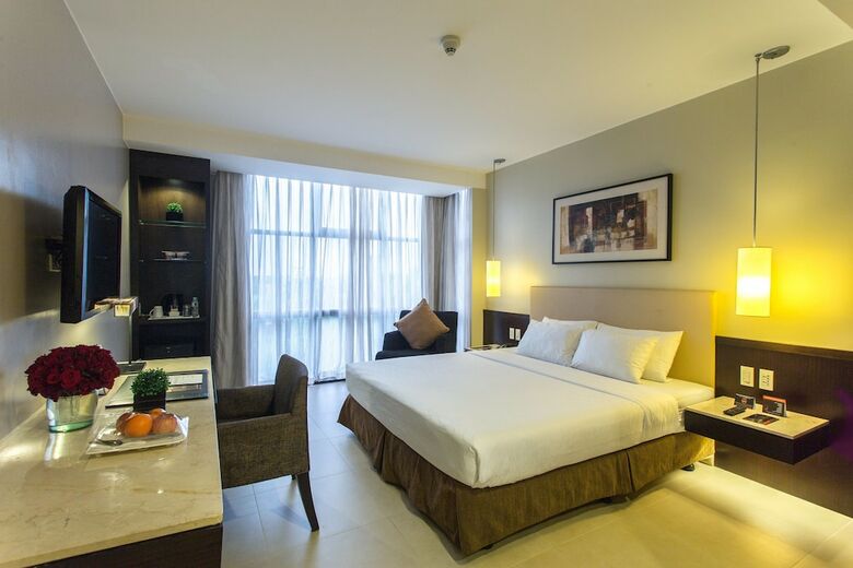 The B Hotel