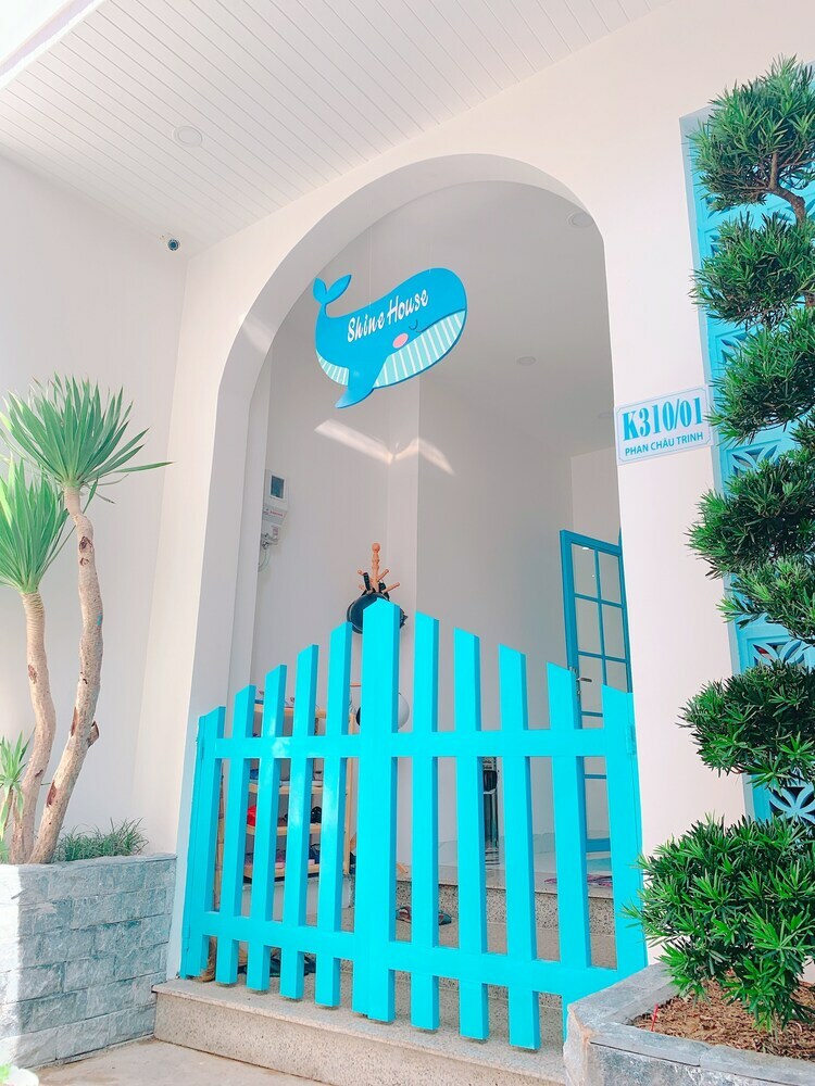 Hostal Homestay Shine House