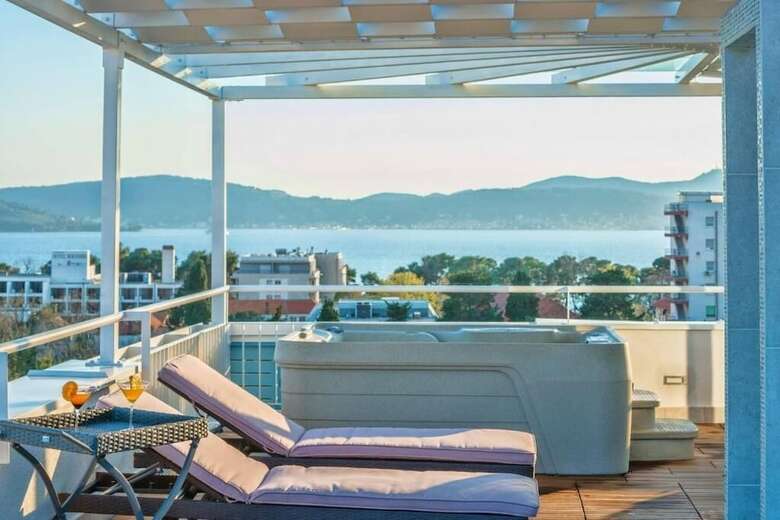 Sunset Penthouse Apartment With Jacuzzi