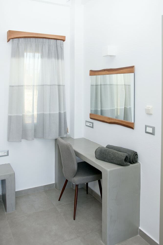 Hotel Aeris Suites