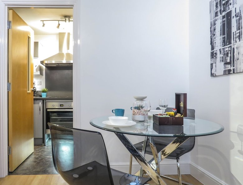 Tudors Esuites Birmingham Canalside Apartments
