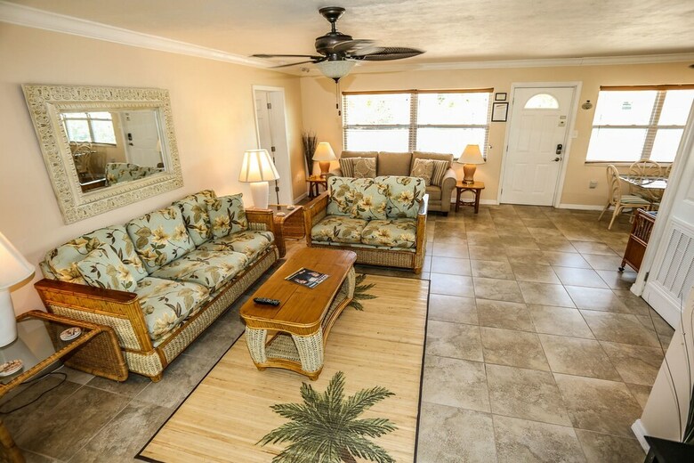 180 Hibiscus Dr. - M