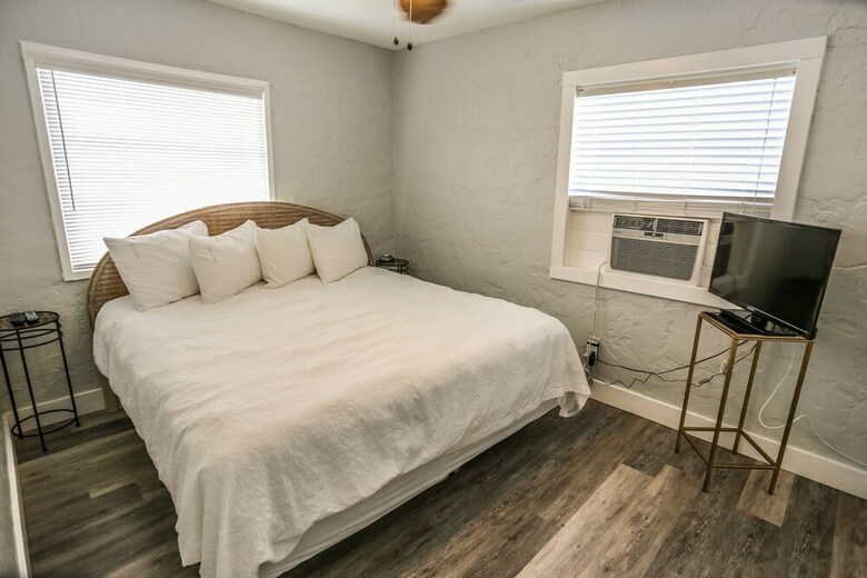 127 Delmar