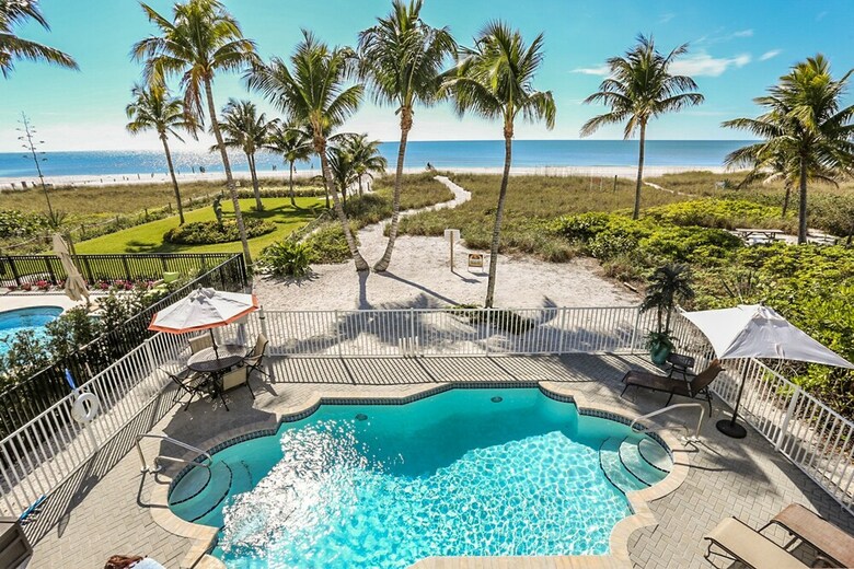 2704-2706 Estero Amazing Beach House