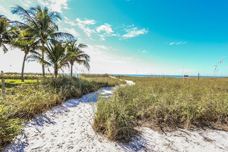 2704-2706 Estero Amazing Beach House