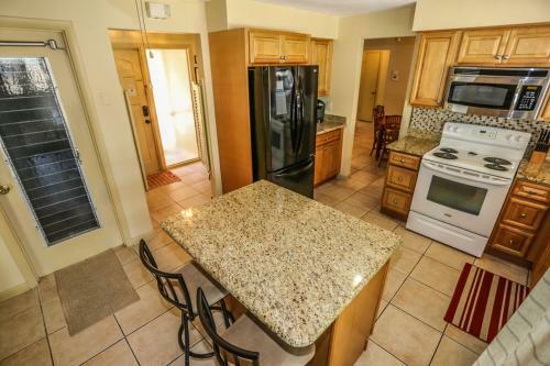 8297 Estero