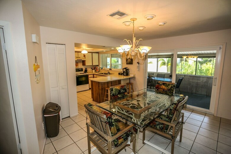 7900 Estero