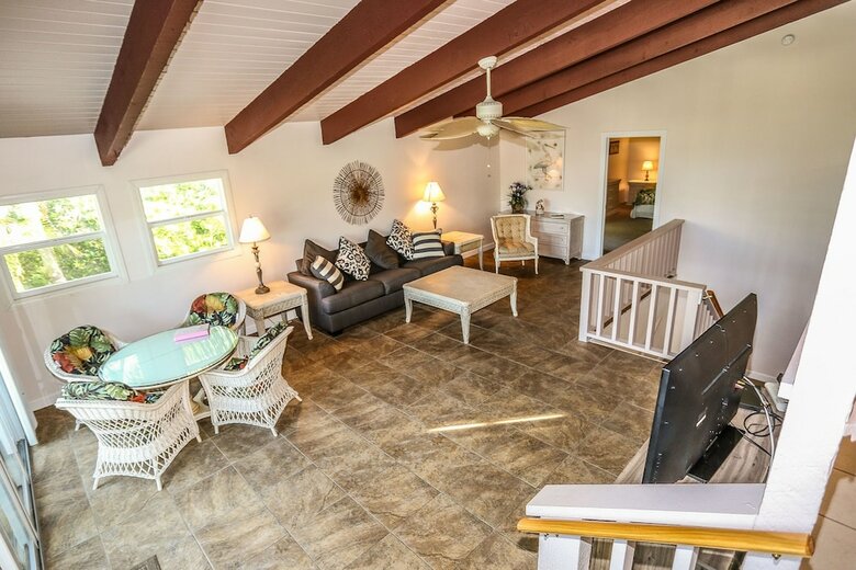 7900 Estero