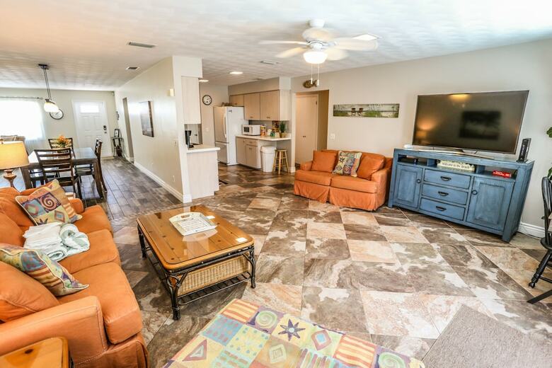 105 Tropical Shore Way