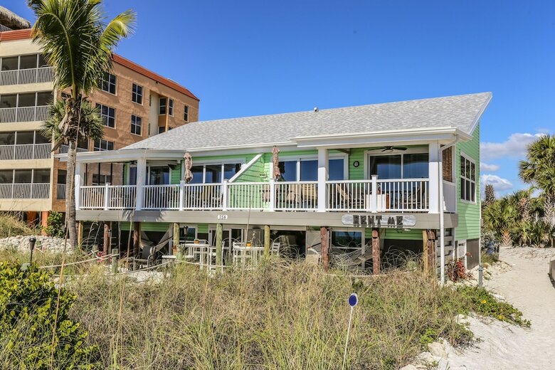 758 Estero Blvd. Villa A