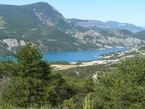 Entre Lac Et Montagne