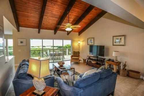 7964 Estero