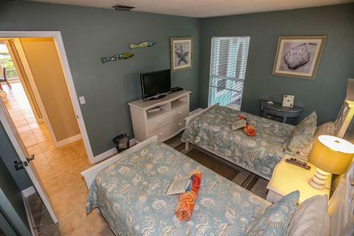 7964 Estero