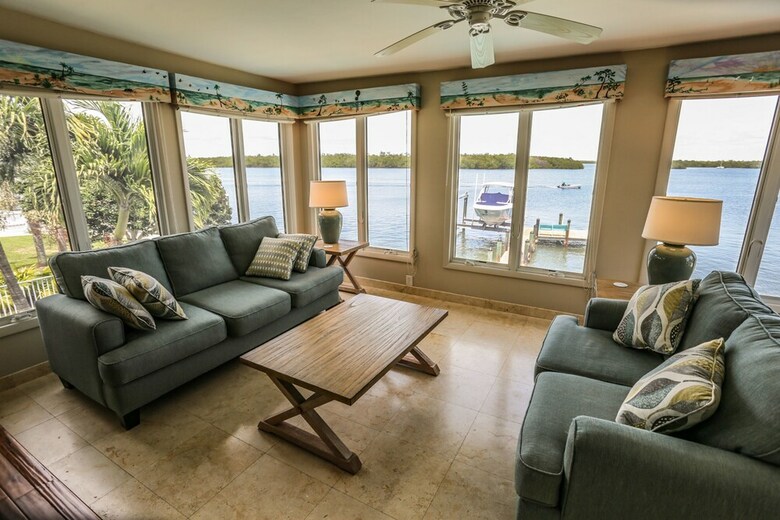 205 Bayview Ave. - M