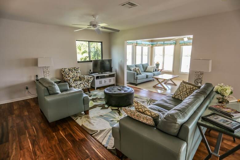 205 Bayview Ave. - M