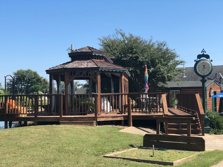 Hotel Bullwinkles Rustic Lodge
