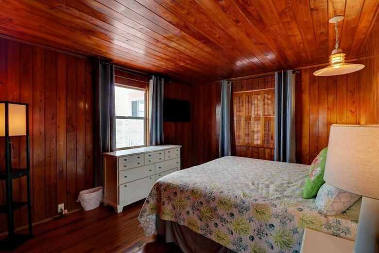 Estero Island Apartment With Boat Dock