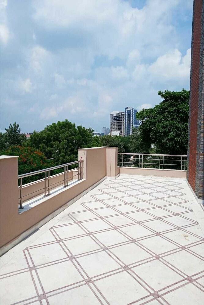 Hotel J P Residency