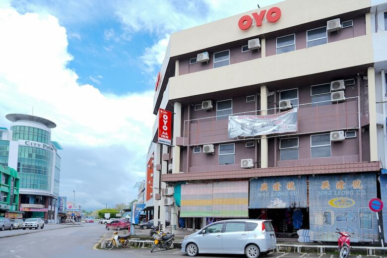 Hotel Oyo 1227 AA Inn