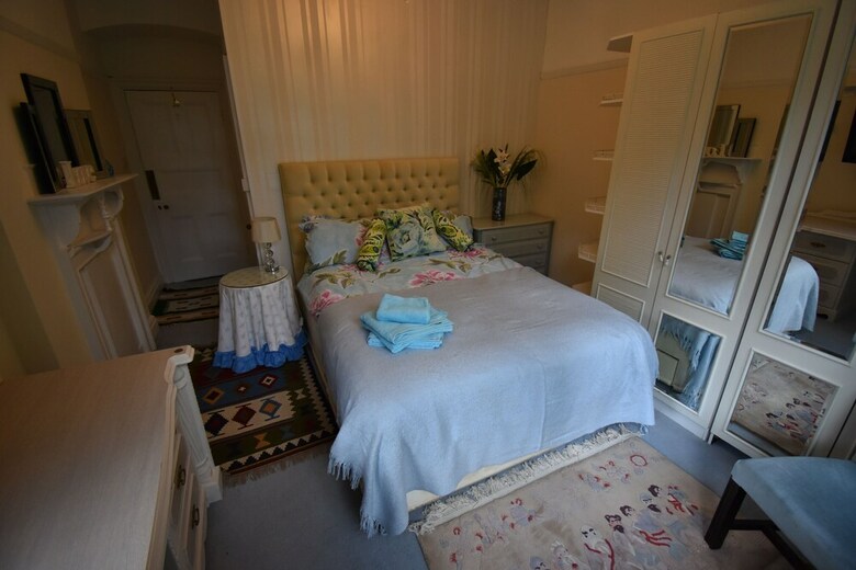 Hotel Discoveries House
