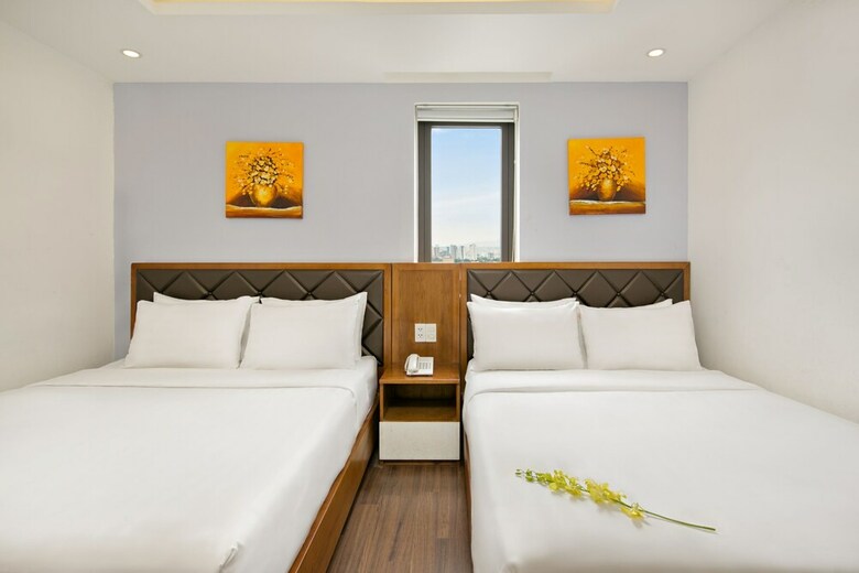 La Beach Hotel