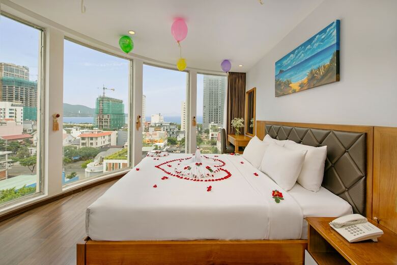 La Beach Hotel