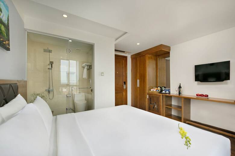 La Beach Hotel