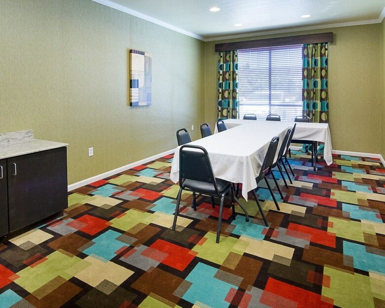 Hotel Comfort Suites