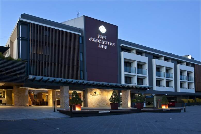 Hotel The Executive Inn