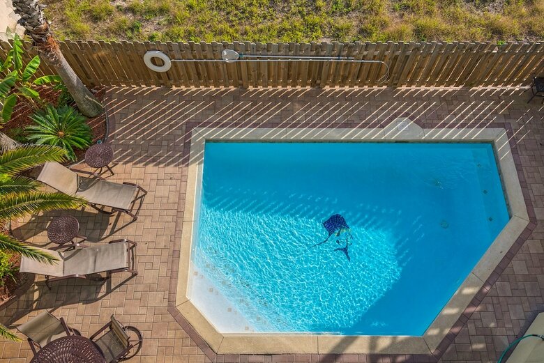 6 Bd Tropical Getaway With Pool & Beach Access!