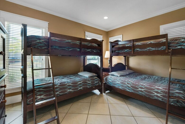 6 Bd Tropical Getaway With Pool & Beach Access!