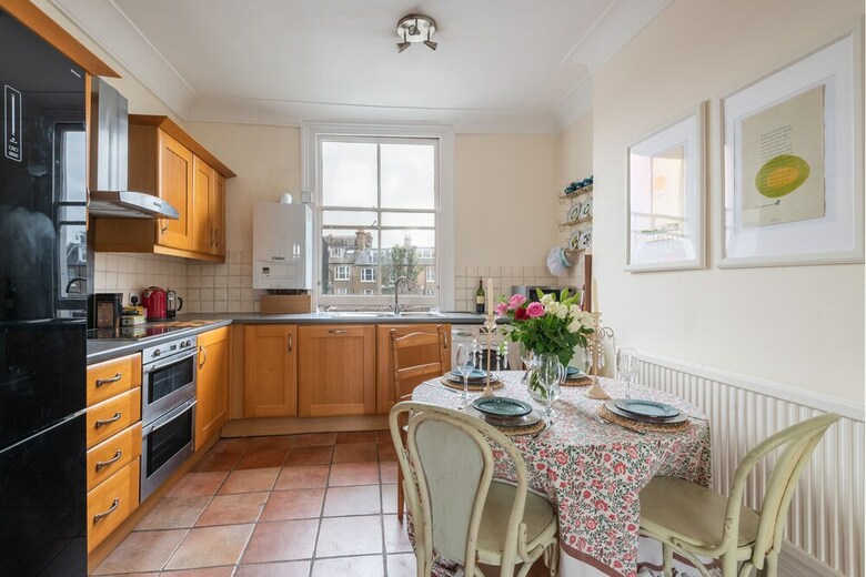 Panoramic Family Home In Maida Vale