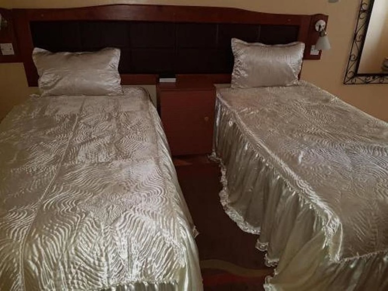 Hotel Zuus Lodge & Tours