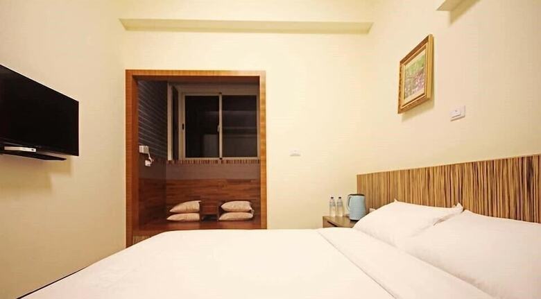 Hotel Plum Green Homestay